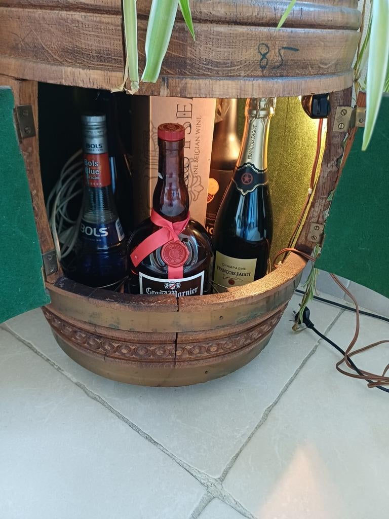 Oude houten bar met verlichting, Huis en Inrichting, Barren, Ophalen