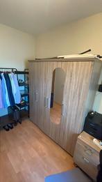 Garde robe penderie 4 portes. Neuve.