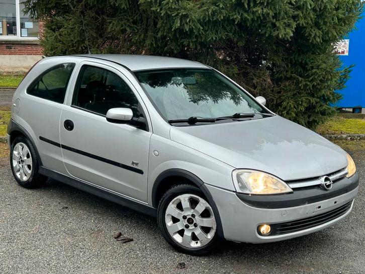 Opel corsa 1.2 essence, Autos, Opel, Corsa, Air conditionné, Rétroviseurs électriques, Vitres électriques, Jantes en alliage léger