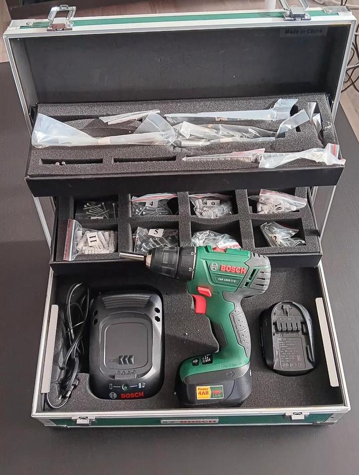 Perceuse visseuse Bosch 18V + 2 batteries + coffret complet, Bricolage & Construction, Outillage | Foreuses, Perceuse