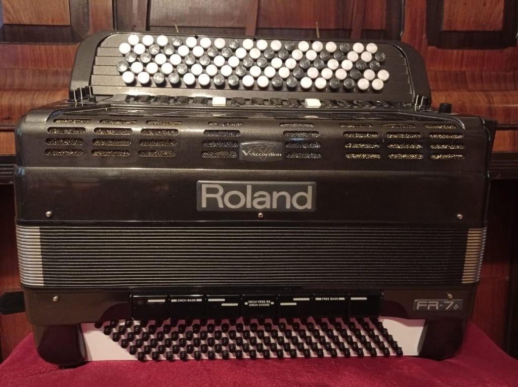 Knopaccordeon, Roland FR 7B accordeon, 120 Bassen., Autres marques, Enlèvement ou Envoi, Comme neuf, Avec bretelles