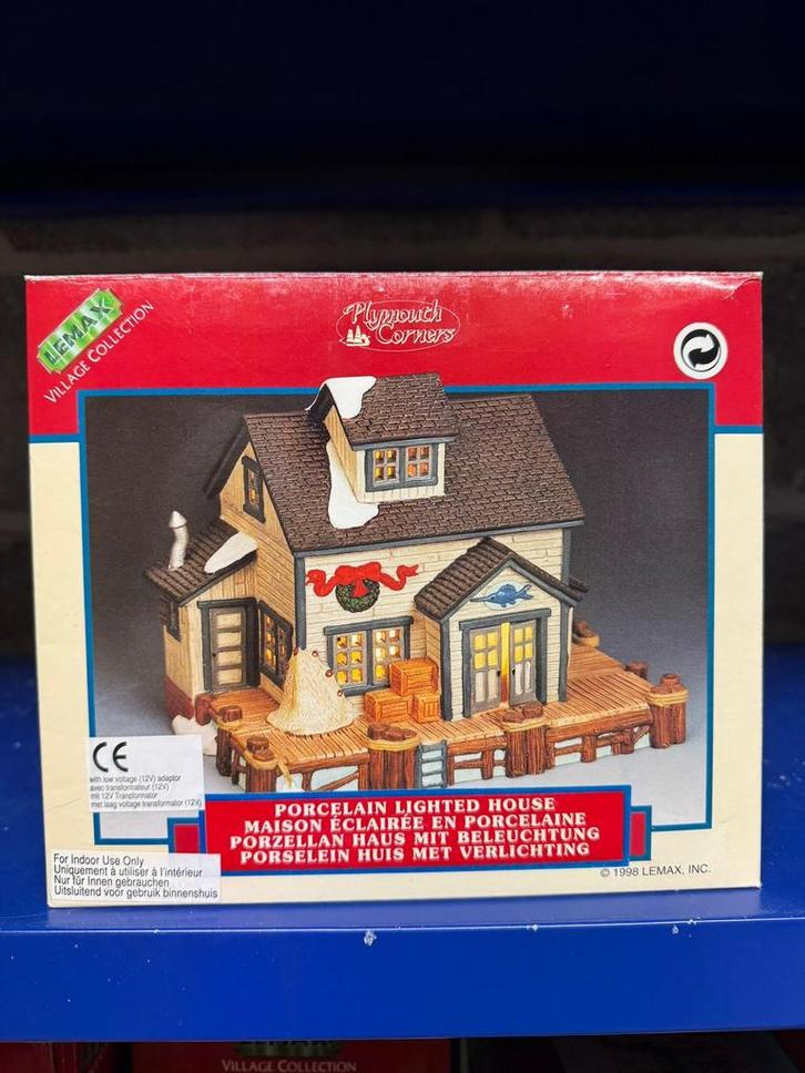 Lemax kersthuisje + verlichting 1998 Plymouth Corners #85327, Diversen, Kerst, Zo goed als nieuw, Ophalen
