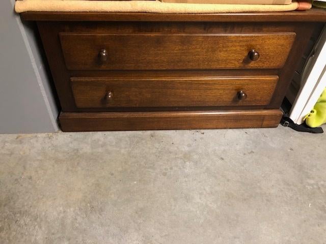 Donkerbruin eiken commode met 2 laden, Ophalen, Gebruikt, 100 tot 150 cm, 1 of 2 laden