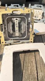 Stopcontacten, lichtschakelaars,, legrand, Ophalen of Verzenden, Gebruikt, Stopcontact