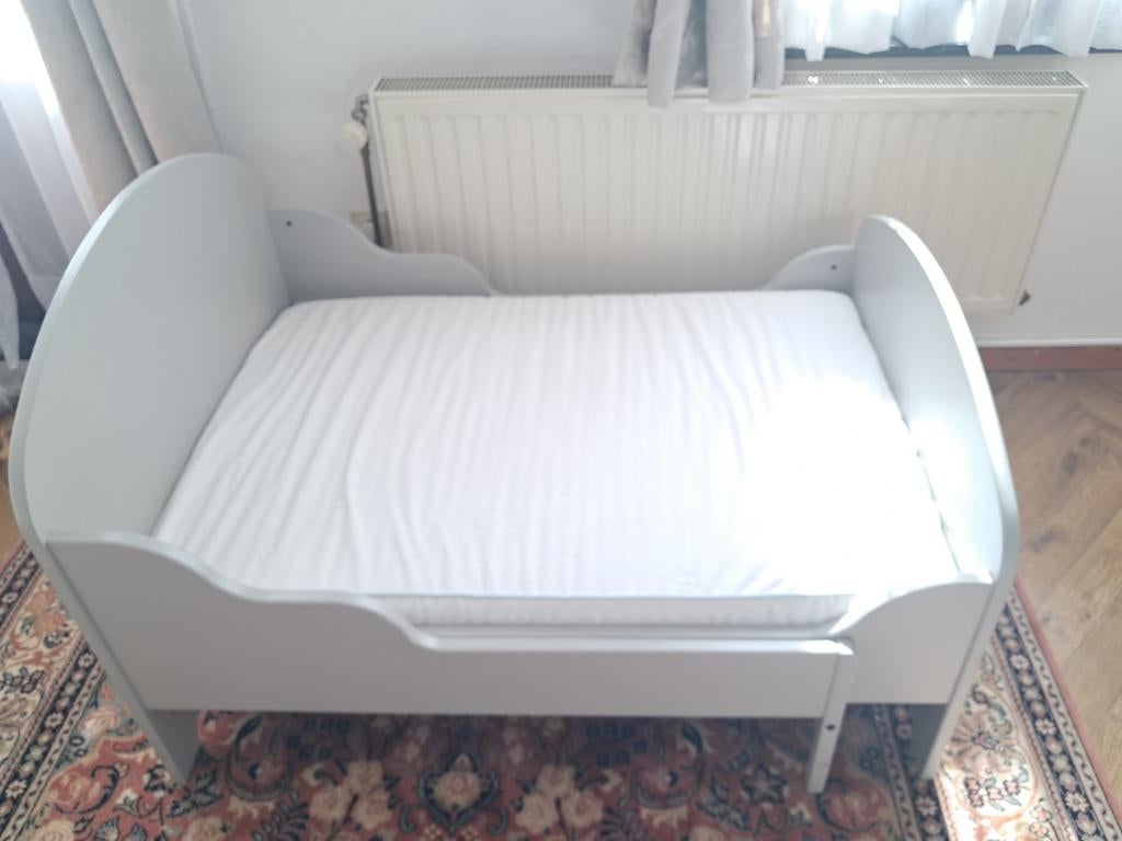 Lit d'enfant évolutif de couleur gris claire., Ophalen, Matras