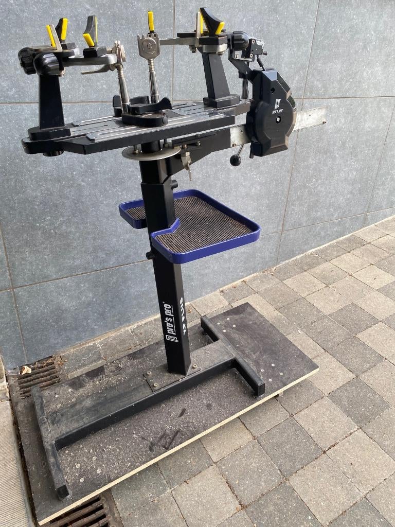 SNAARMACHINE VOOR TENNISRACKETS, Sport en Fitness, Tennis, Gebruikt, Grip of Snaar, Overige merken, L00, Ophalen