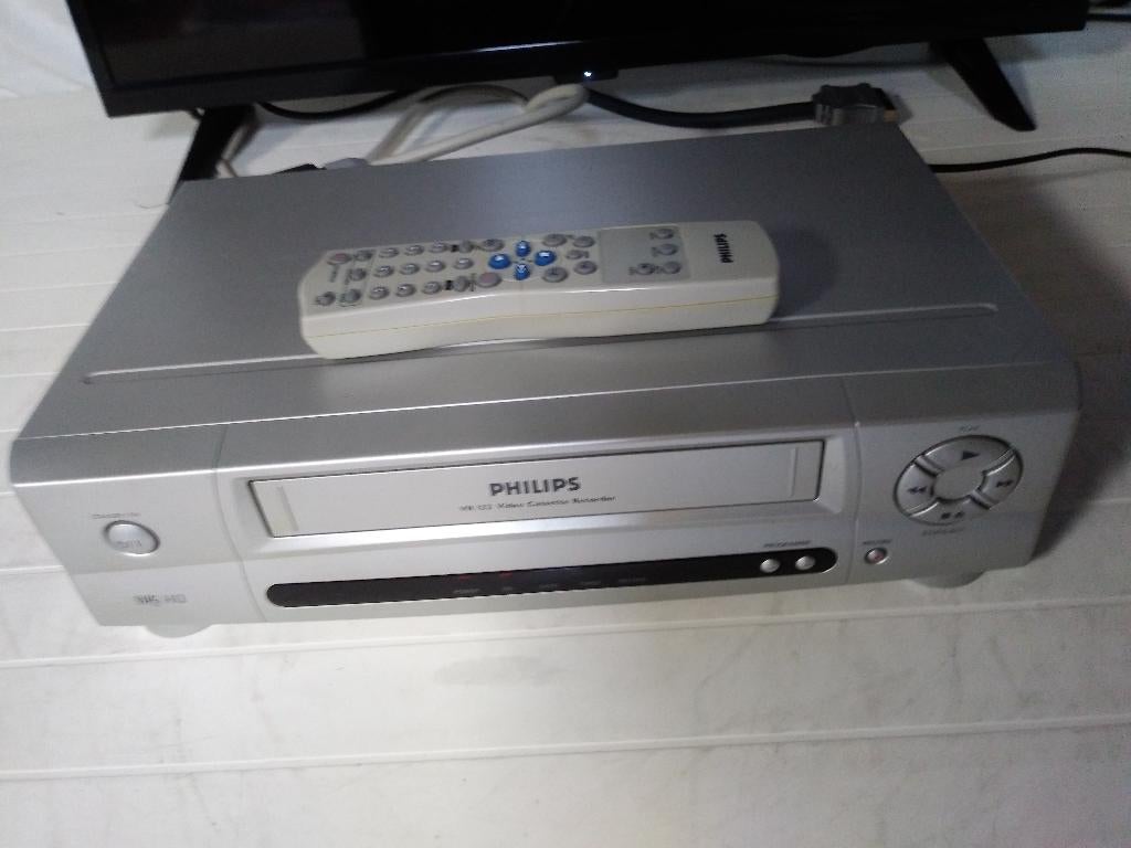 Philips VR122 videorecorder met afstandsbediening, Audio, Tv en Foto, Videospelers, Zo goed als nieuw, VHS-speler of -recorder