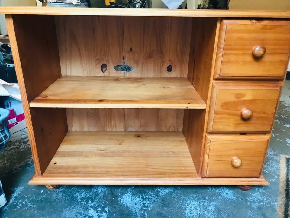 PETIT meuble , avec trois tirroire, Ophalen