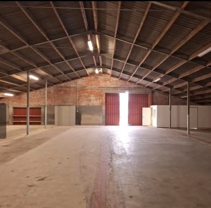 Espace de stockage de 768 m2 à louer avec quai de chargement, Location