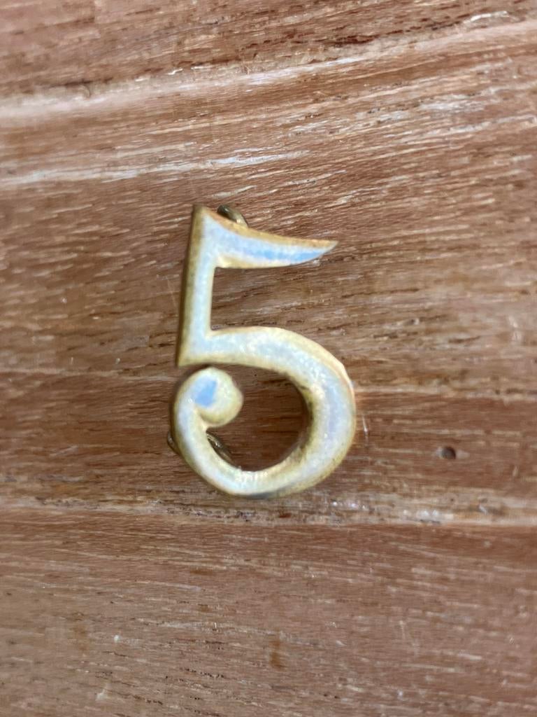 Insigne n° 5, Collections, Enlèvement ou Envoi