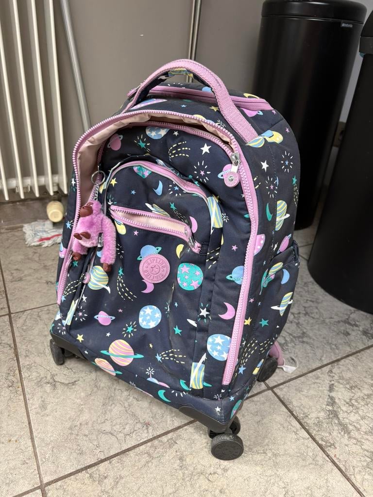 Boekentas met wieltjes en bijvorende pennezak, Ophalen, Zo goed als nieuw