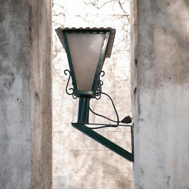 Grande lanterne murale ancienne. Cette lampe d'entrée nostal, Maison & Meubles, Lampes | Appliques, Enlèvement ou Envoi