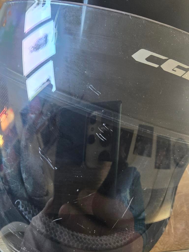 Kinder helm, Enlèvement