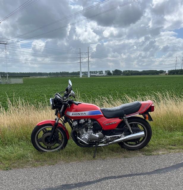 Honda cb 900 cc Bol dor  1979 oldtimer  50000 km, Motoren, Motoren | Oldtimers, Toermotor, meer dan 35 kW, 4 cilinders, Motorrijbewijs A