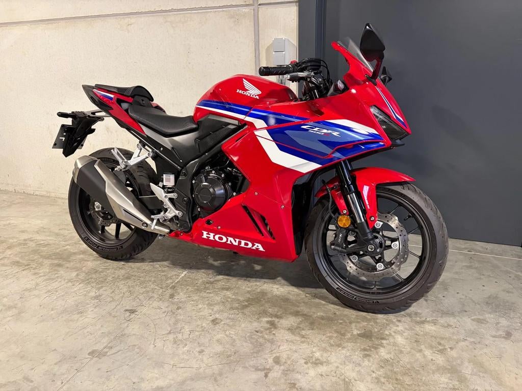 Honda CBR500R 35kW met sportieve looks (bj 2025), Motoren, Motoren | Honda, Bedrijf, Super Sport, 12 t/m 35 kW