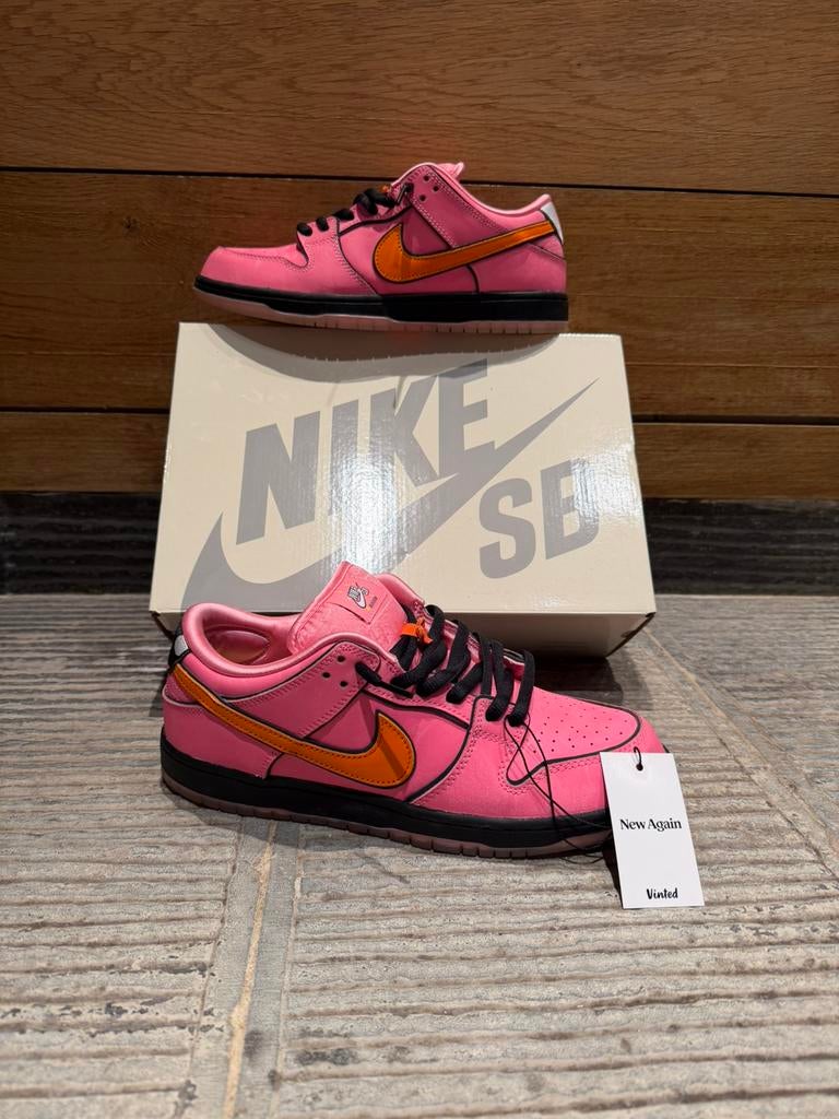 Nike SB Dunk Low Pro QS „Powerpuff Girls — Blossom”, Overige kleuren, Ophalen of Verzenden, Sneakers, Gedragen