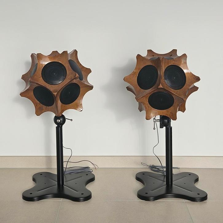 Design Omnidirectionele Speakers op Standaard – Technysound, Audio, Tv en Foto, Luidsprekerboxen, Zo goed als nieuw, Center speaker