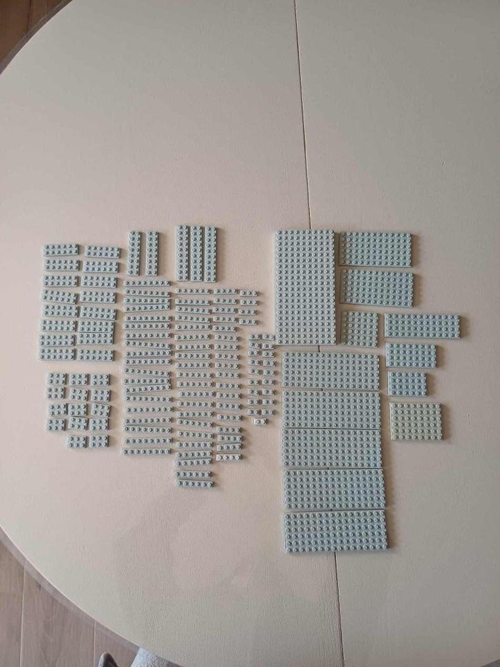 Lotje grijze lego blokjes & wat bouwplaatjes zie objecten, Kinderen en Baby's, Speelgoed | Duplo en Lego, Gebruikt, Lego, Losse stenen