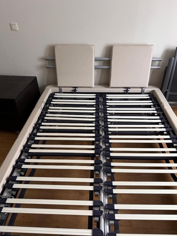 Lit avec double sommier Latoftlex réglable en excellent état, Huis en Inrichting, Slaapkamer | Bedden, Zo goed als nieuw, Tweepersoons