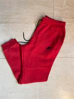 Rode broek Nike Tech fleece maat M, Maat 48/50 (M), Nike, Ophalen of Verzenden, Gedragen
