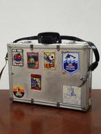 Vintage flightcase met oude stickers, Gebruikt, Minder dan 50 cm, Ophalen of Verzenden, Metaal
