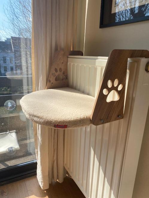 Crème/beige plank gevoerd kattenbed voor over radiator, Dieren en Toebehoren, Kattenmanden, Zo goed als nieuw, Pluche, Ophalen
