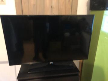 TV  led tv Met afstandsbediening goede staat disponible aux enchères