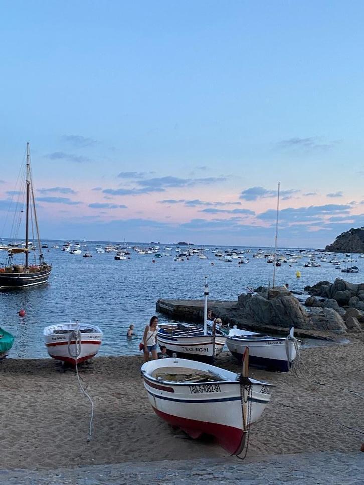 spanje costa brava appartement, Vakantie, Vakantiehuizen | Spanje, Costa Brava, Appartement, Overige, Aan zee, 3 slaapkamers, Eigenaar