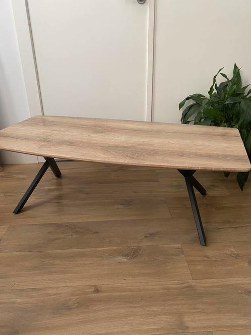 Moderne salontafel houtlook met metalen poten., Huis en Inrichting, Tafels | Sidetables, Zo goed als nieuw, Ophalen