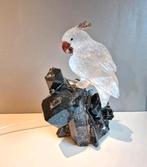 Sculpture / lampe perroquet cacatoès sur un quartz morionoir