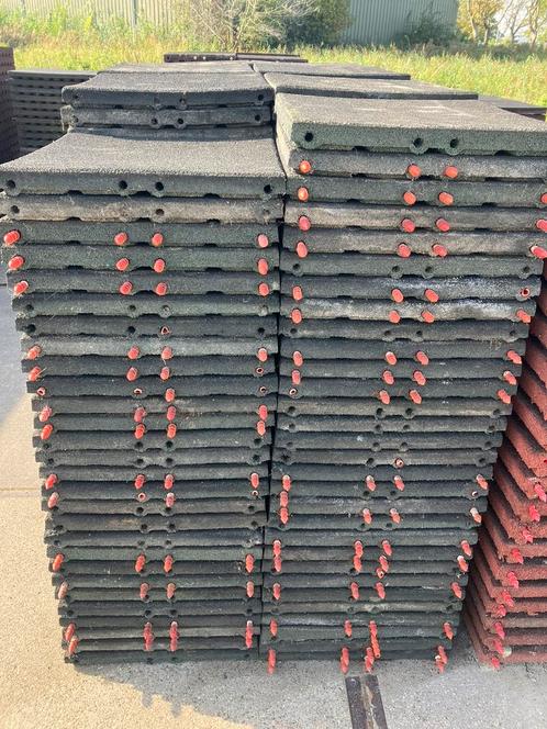 14 vochtdoorlatende rubberen tegels, stalmatten 50x50x4,5cm, Dieren en Toebehoren, Stalling en Weidegang