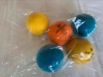 Tennisballen foam. beschikbaar voor biedingen