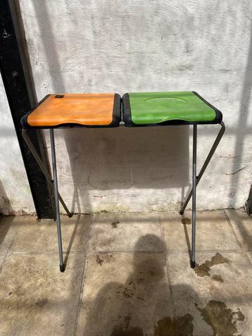 Houder voor vuilzakken beschikbaar voor biedingen