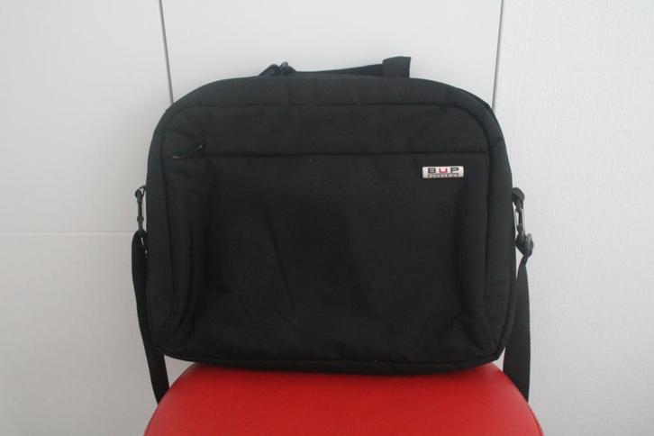 laptoptas, Computers en Software, Laptoptassen, Zo goed als nieuw, Schoudertas, Ophalen