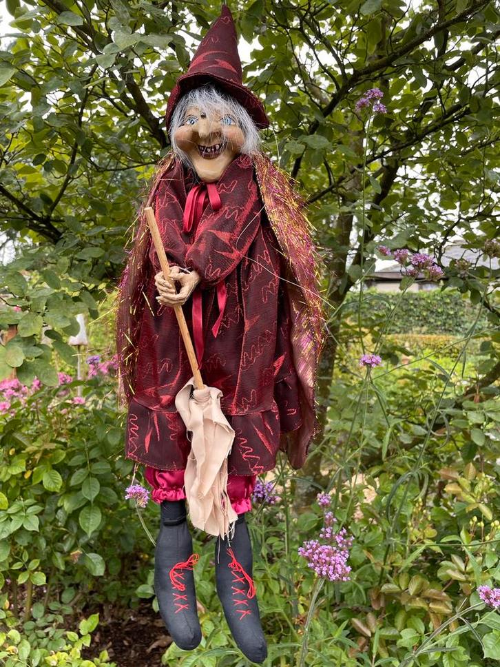 Halloween decoratie luxe heksen en accessoires, Huis en Inrichting, Woonaccessoires | Overige, Zo goed als nieuw, Ophalen