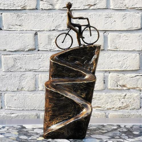 Urnen Sport: Fietser - Wielrenner - Voetbal- Motorrijder enz, Antiek en Kunst, Kunst | Beelden en Houtsnijwerken