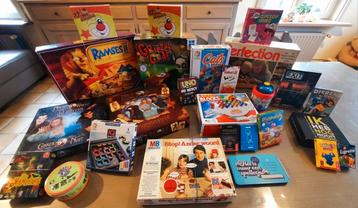 Gezelschapsspellen in nieuwstaat.  beschikbaar voor biedingen