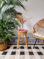 Vintage sixties rotan bijzettafeltje | plantentafeltje, Huis en Inrichting, Ophalen