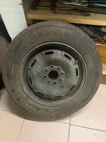 Stalen velgen +banden 165/70 SR13 FIAT beschikbaar voor biedingen