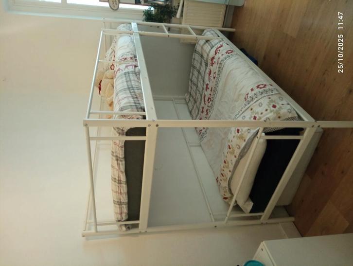 Wit metalen IKEA stapelbed in zeer goede staat, Dieren en Toebehoren, Hondenbenches, Zo goed als nieuw, Ophalen