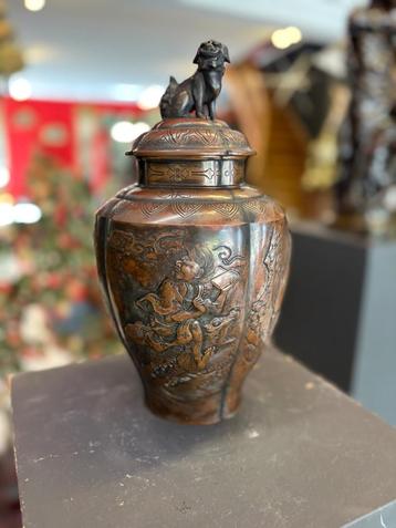 Japanse vaas Meiji periode fraaie details 1900 beschikbaar voor biedingen