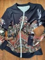 Zwart vestje met bloemen M48/50 Elly en Yvonne, Zwart, Trui of Vest, Nieuw, Ophalen of Verzenden