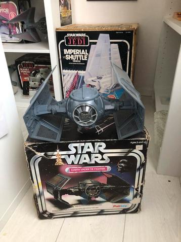 Star Wars Vintage Vader Tie Fighter beschikbaar voor biedingen