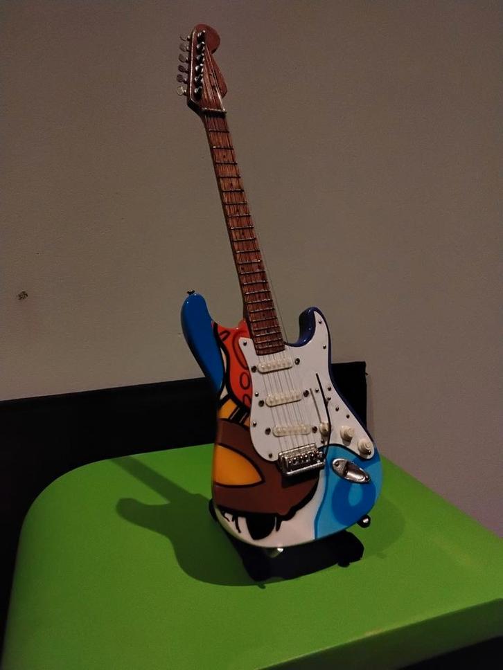 Réplique miniature de Crashocaster Crash 2 Fender, Musique & Instruments, Instruments à corde | Guitares | Électriques, Fender