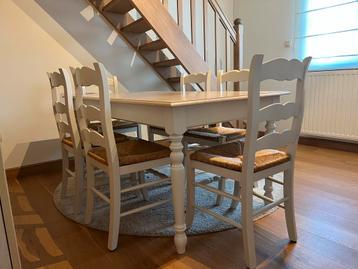 Volledig massief eiken keukentafel + 6 stoelen beschikbaar voor biedingen