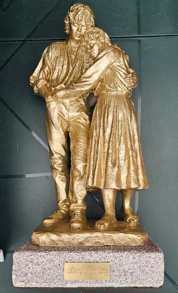 Goudkleurig beeld van Joseph Bofill "siempre unidos 42cm beschikbaar voor biedingen