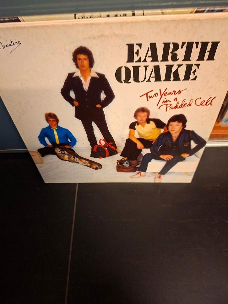 lp - earthquake - two years in a padded cell - vak 18, CD & DVD, Vinyles | Rock, Utilisé, Autres genres, 12 pouces, Enlèvement ou Envoi