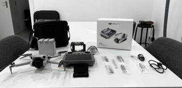 DJI Mini 4 Pro Fly More Combo Plus with (DJI RC 2), Enlèvement, Comme neuf, Drone avec caméra