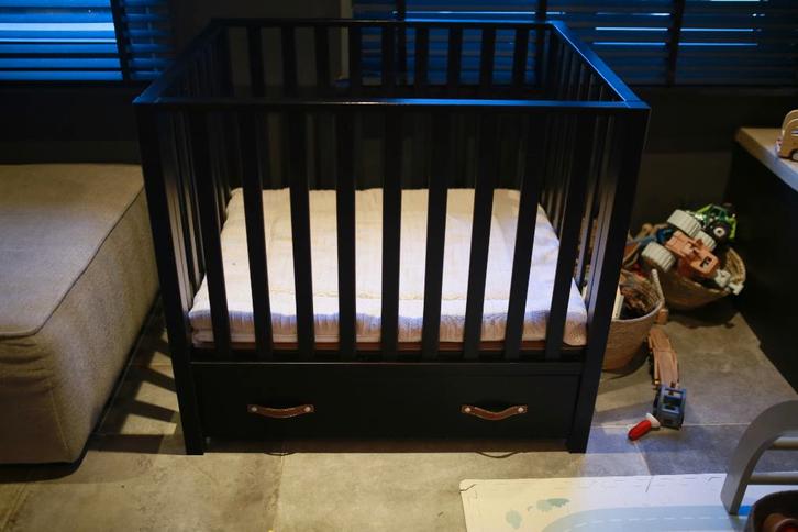 Boîte avec tiroir Kai Matt Black, Enfants & Bébés, Parcs, Utilisé, Carré, Réglable en hauteur, Tiroir, Enlèvement