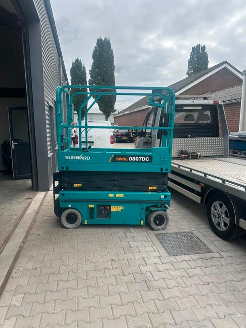 Schaarhoogwerker 8 meter werkhoogte, Zakelijke goederen, Machines en Bouw | Liften, Steigers en Ladders, Ophalen